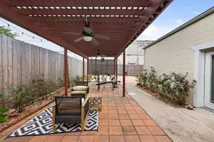 2219 Sealy St, Galveston, TX 77550 - Photo 32