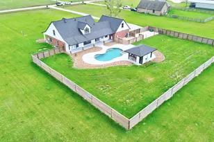 863 Bunkhouse Trail, Angleton, TX 77515 - Photo 22