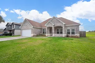 2040 Twin Lakes Blvd, West Columbia, TX 77486 - Photo 1