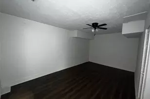9306 St Lo Rd, Houston, TX 77033 - Photo 8