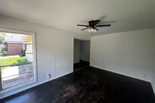 9306 St Lo Rd, Houston, TX 77033 - Photo 4