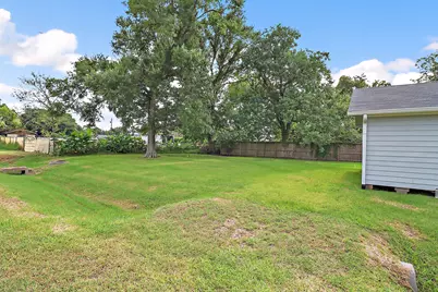 412 Stowell Street, Anahuac, TX 77514 - Photo 24