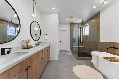 1122 W 17th Street #E, Houston, TX 77008 - Photo 1