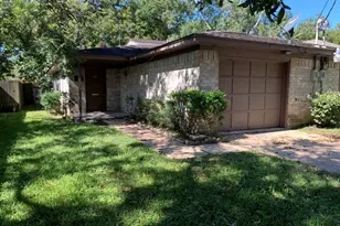 409-411 Hurst Pl, Angleton, TX 77515 - Photo 4