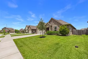 703 Western Holly, League City, TX 77573 - Photo 2