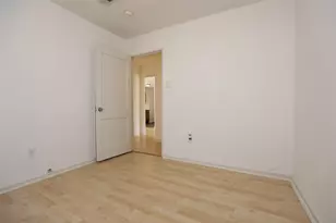 5418 Myrtlewood St, Houston, TX 77033 - Photo 12