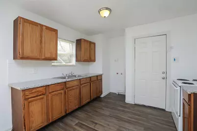5418 Myrtlewood Street, Houston, TX 77033 - Photo 8