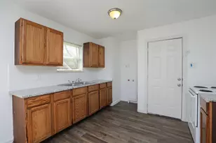 5418 Myrtlewood St, Houston, TX 77033 - Photo 8