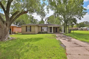 5418 Myrtlewood St, Houston, TX 77033 - Photo 2