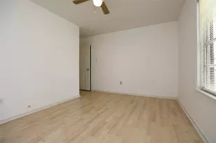 5418 Myrtlewood St, Houston, TX 77033 - Photo 10
