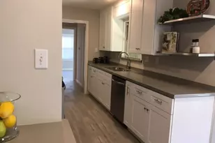 105 Marrakech Ct, Bellaire, TX 77401 - Photo 2