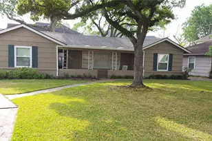 105 Marrakech Ct, Bellaire, TX 77401 - Photo 12