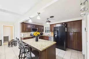 505 S Circle Dr, Baytown, TX 77520 - Photo 10