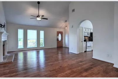 9859 Meadow Bend Lane, Houston, TX 77065 - Photo 6