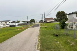215 13th St, San Leon, TX 77539 - Photo 12