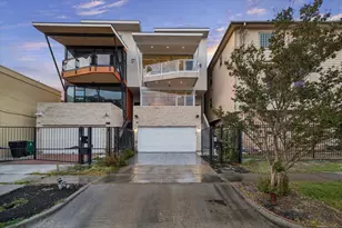 1804 N Memorial Way, Houston, TX 77007 - Photo 2