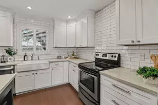18206 Heritage Ln, Nassau Bay, TX 77058 - Photo 4