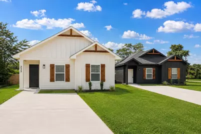 313 N Woodson Street, Willis, TX 77378 - Photo 1