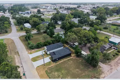 313 N Woodson Street, Willis, TX 77378 - Photo 18