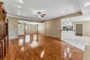 1916 Greentree Dr, Huntsville, TX 77340 - Photo 8