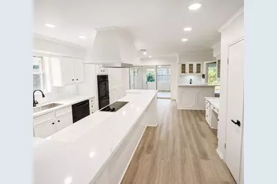 10710 Sandy Shoals Drive, Houston, TX 77071 - Photo 8