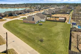 12371 N Chestnut Hls Dr, Conroe, TX 77303 - Photo 4