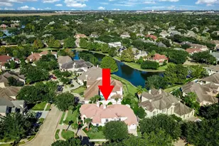10 Lake Mist Ct, Sugar Land, TX 77479 - Photo 2
