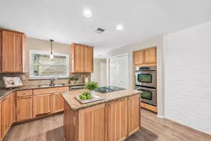 11410 Overbrook Ln, Houston, TX 77077 - Photo 10