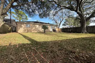 3130 Balzar Dr, Dickinson, TX 77539 - Photo 2