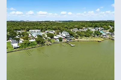 2938 Bay Oaks Harbor Drive, Baytown, TX 77523 - Photo 2