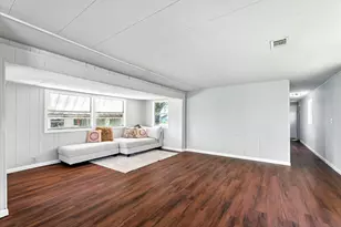 2938 Bay Oaks Harbor Dr, Baytown, TX 77523 - Photo 10