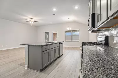 13525 Bonita Island Way, Texas City, TX 77568 - Photo 6