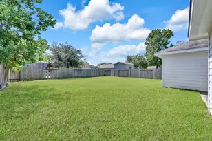 2214 Shady Tree Ln, Conroe, TX 77301 - Photo 18