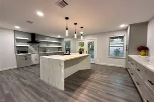 8058 Longridge Dr, Houston, TX 77055 - Photo 6