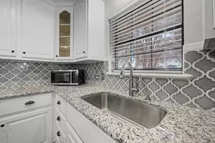 221 N Lake Dr, Winnie, TX 77665 - Photo 8