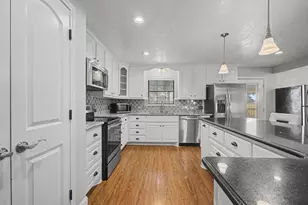 221 N Lake Dr, Winnie, TX 77665 - Photo 6