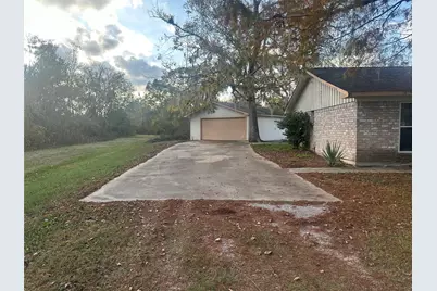 132 Otter Trail, Lake Jackson, TX 77566 - Photo 2