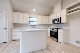 66 Tangerine Ct, Lake Jackson, TX 77566 - Photo 2