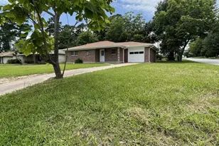 1004 Oak Dr, Huntsville, TX 77320 - Photo 2