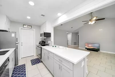 10203 Hollow Canyon Drive, Sugar Land, TX 77498 - Photo 8