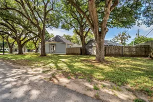 1300 7th St, Rosenberg, TX 77471 - Photo 40