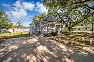 1300 7th St, Rosenberg, TX 77471 - Photo 4