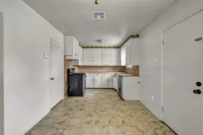 1710 Highway 332 W, Lake Jackson, TX 77566 - Photo 8