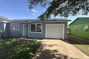 2424 E 28th St, Lubbock, TX 79404 - Photo 2