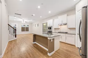 10408 Quiet Courtyard Rd, Houston, TX 77043 - Photo 4