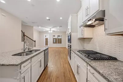 10408 Quiet Courtyard Road, Houston, TX 77043 - Photo 6