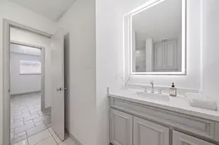 10423 Alcott Dr, Houston, TX 77043 - Photo 16