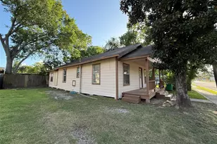 17 E James St, Baytown, TX 77520 - Photo 2