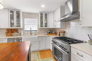 6427 Kury Ln, Houston, TX 77008 - Photo 10