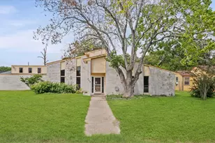 426 S 6th St, La Porte, TX 77571 - Photo 1